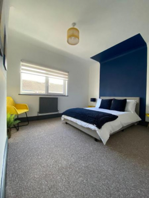 Modern 3 Bed House with Parking